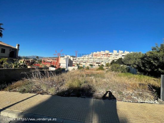 Parcela urbana con vistas al mar y orientación sur.