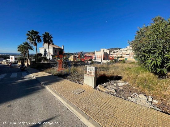 Parcela urbana con vistas al mar y orientación sur.