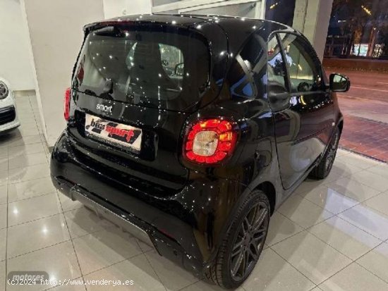 Smart Fortwo Coupe Ed Ushuaia Edition de 2019 con 28.000 Km por 19.900 EUR. en Barcelona