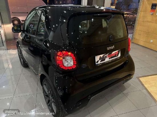 Smart Fortwo Coupe Ed Ushuaia Edition de 2019 con 28.000 Km por 19.900 EUR. en Barcelona