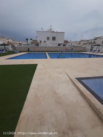 REF.- 42 - Dúplex en esquina con parcela en Zona Carrefour – Torrevieja - ALICANTE