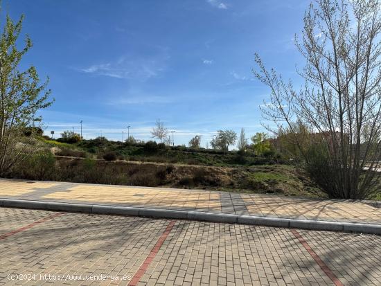 Se vende parcela de 2.127 m2 en el SAU  6,  de Arroyo de la Encomienda - VALLADOLID