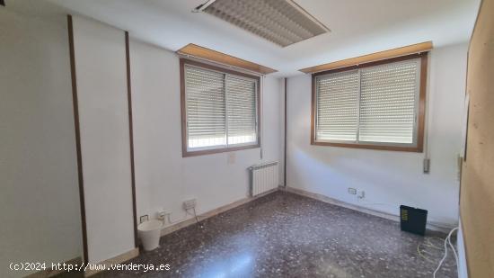 LOCAL COMERCIAL con OFICINAS de 275 m2 en 2 plantas - ZARAGOZA