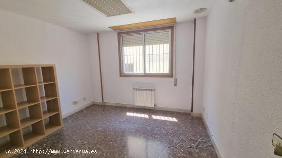 LOCAL COMERCIAL con OFICINAS de 275 m2 en 2 plantas - ZARAGOZA