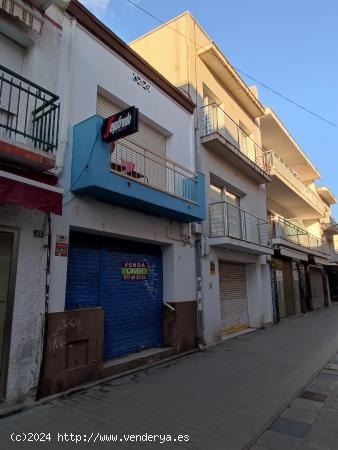 Local comercial y  piso con  derecho de vuelo de 3 pisos más - TARRAGONA