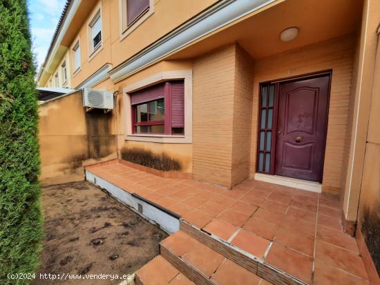 VIVIENDA UNIFAMILIAR CON 4 DORMITORIOS Y PATIO - ALBACETE