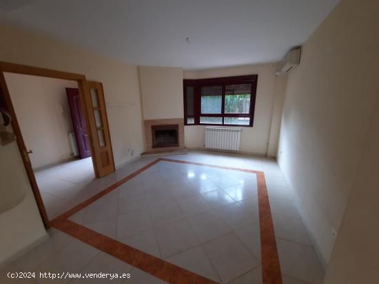 VIVIENDA UNIFAMILIAR CON 4 DORMITORIOS Y PATIO - ALBACETE