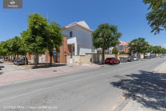  CHALET PAREADO JUNTO AL  C.C.NEVADA - GRANADA 