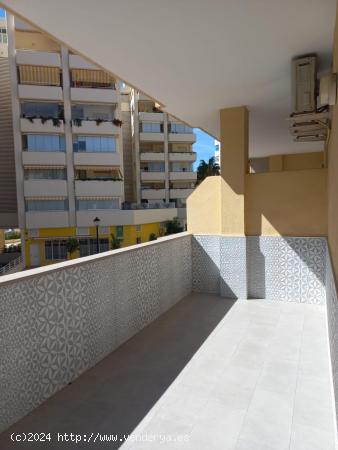 APARTAMENTO DE DOS DORMITORIOS Y DOS BAÑOS CON AMPLIA TERRAZA DE 40 METROS,  ORIENTADA AL SUR - MAL