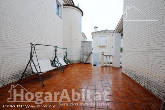 PRECIOSO CHALET CON PISCINA, GARAJE Y TERRAZA CERCA DE LA PLAYA - VALENCIA