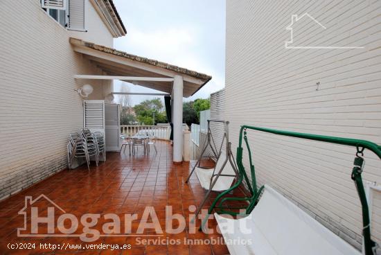 PRECIOSO CHALET CON PISCINA, GARAJE Y TERRAZA CERCA DE LA PLAYA - VALENCIA