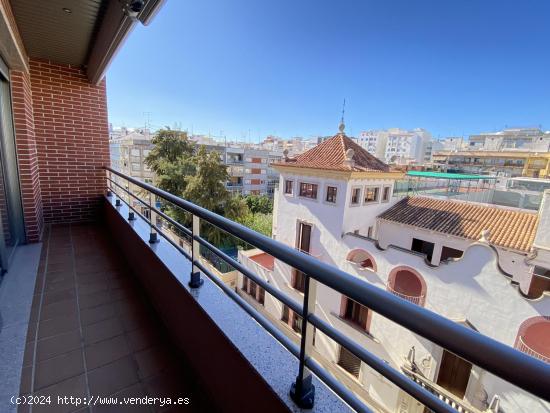 Ático con terraza chill out, grande, luminoso y garaje cerrado X 2 - VALENCIA