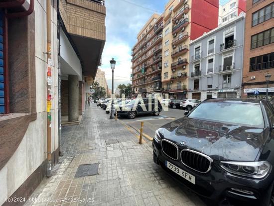 Local comercial junto Pérez Galdós y Pechina - VALENCIA