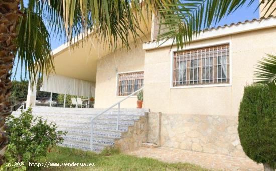 VENTA CHALET CON PISCINA, ZONA PARTIDA ALTABIX,  EXCELENTE UBICACIÓN - ALICANTE