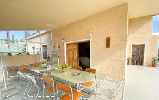 VENTA CHALET CON PISCINA, ZONA PARTIDA ALTABIX,  EXCELENTE UBICACIÓN - ALICANTE