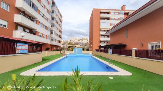 VENTA BUNGALOW ESQUINA,  4 DORM, PISCINA, GARAJE,  100M TERRAZA, KELME ALTABIX - ALICANTE