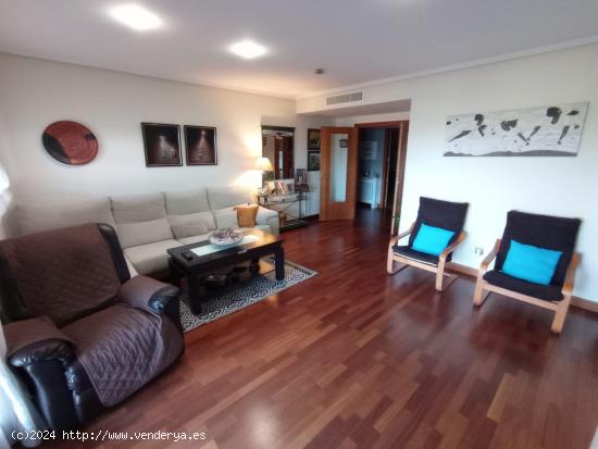 Espectacular vivienda en Macondo con Patio de 80m2 - CACERES