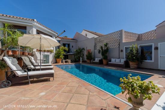 Espectacular vivienda en Pueblo Nuevo de Guadiaro - CADIZ