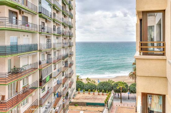 Espectacular apartamento en 1era linea de playa DISPONIBLE  HASTA  FINALES DE JULIO DE 2025 - MALAGA