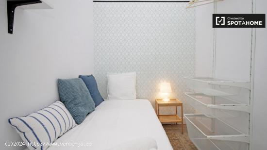 Alquile una habitación con A / C en un apartamento de 8 habitaciones, Gracia - BARCELONA