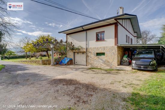 CASA CON PISCINA Y FRUTALES EN CAMINO SANTIAGO - NAVARRA