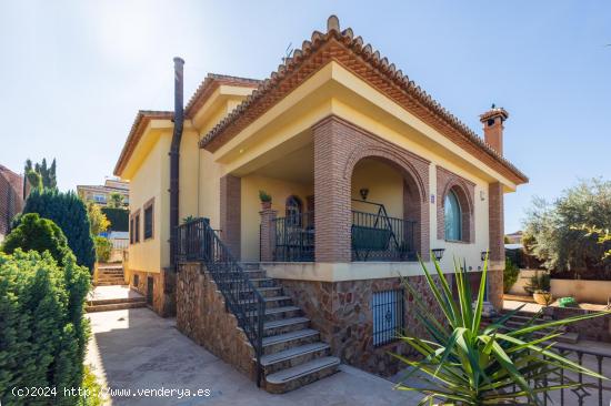 Espectacular Chalet independiente en el Laurel de la Reina. La Zubia. - GRANADA