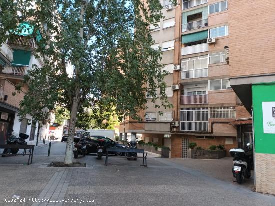 Garaje cerrado en Granada zona Zaidin, 14 m. de superficie. - GRANADA