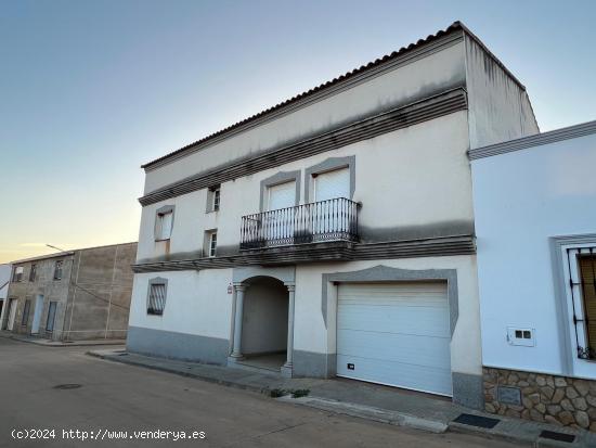 CASABANCO VENDE MARAVILLOSA CASA EN CRISTINA. - BADAJOZ