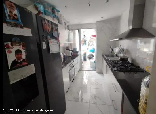 GRAN APARTAMENTO EN TORREVIEJA, 4 HAB, 2 BAÑOS - ALICANTE