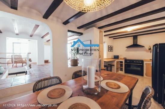 Casa de pueblo con LICENCIA TURISTICA a la venta en Altea - ALICANTE