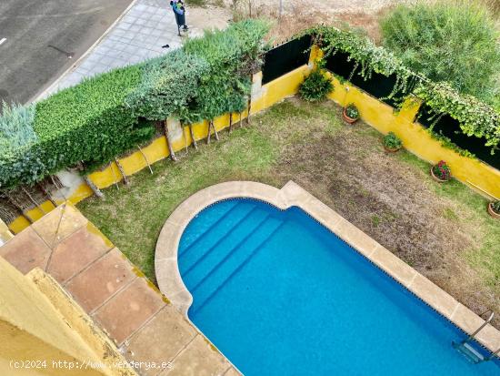 VIVIENDA PAREADA CON PISCINA EN UNA ZONA INMEJORABLE. - CADIZ