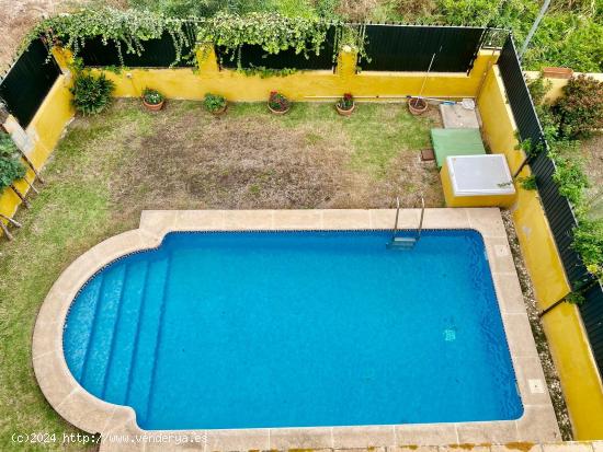 VIVIENDA PAREADA CON PISCINA EN UNA ZONA INMEJORABLE. - CADIZ