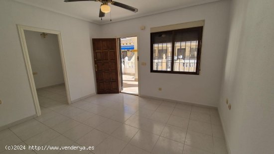 Chalet en venta en Torrevieja (Alicante)