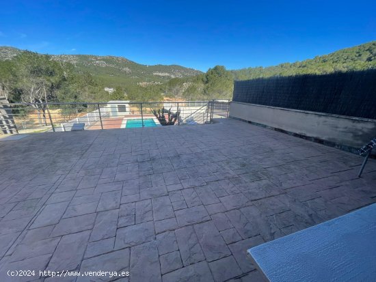 Unifamiliar adosada en venta  en Canyelles - Barcelona