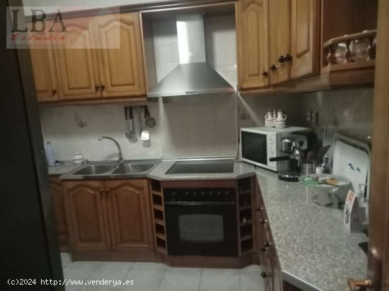 Piso de tres habitaciones. - Bailén