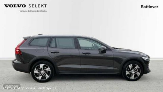 Volvo V 60 V60 Cross Country Core, B4 (diesel) AWD, Diesel de 2023 con 30.557 Km por 42.900 EUR. en 