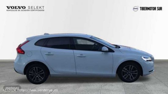 Volvo V 40 2.0 D2 MOMENTUM AUTO 120 5P de 2017 con 66.040 Km por 22.895 EUR. en Madrid