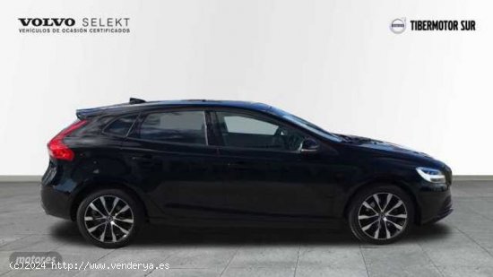 Volvo V 40 2.0 T3 MOMENTUM 152 5P de 2019 con 20.286 Km por 22.895 EUR. en Madrid