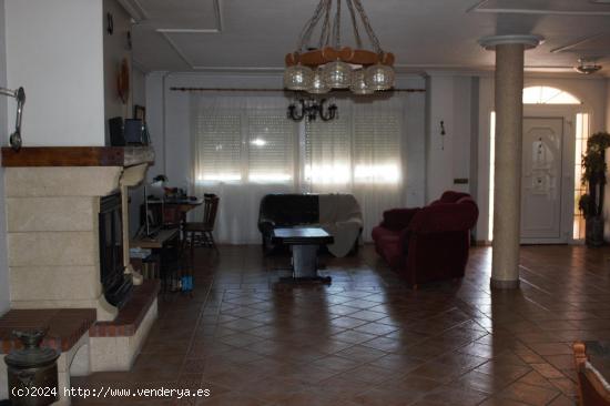 SE VENDE VIVIENDA DE DOS PLANTAS, SOTANO Y TERRAZA - MURCIA