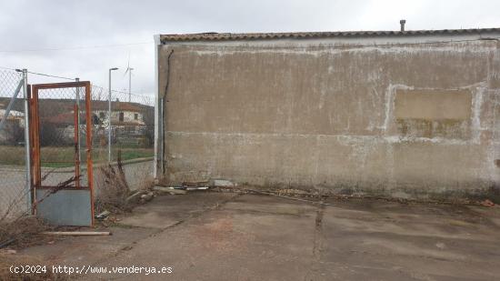 Urbis te ofrece una nave industrial en venta en Garcihernández, Salamanca. - SALAMANCA