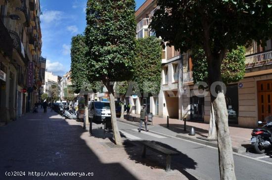 Estupendo local comercial en misma Raval Marti Folguera !! En Reus - TARRAGONA