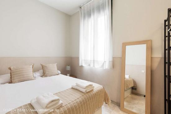  Habitación doble con baño privado en piso compartido. - BARCELONA 