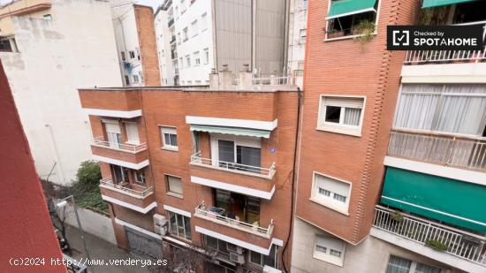 Habitación doble compartida en residencia de estudiantes para alquilar en Barcelona - BARCELONA