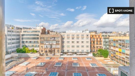 Alquiler de habitaciones en piso de 5 habitaciones en La Dreta De L'Eixample - BARCELONA