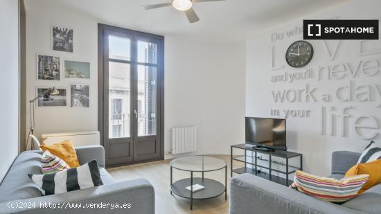 Habitación doble con balcón privado en piso compartido en Barcelona - BARCELONA