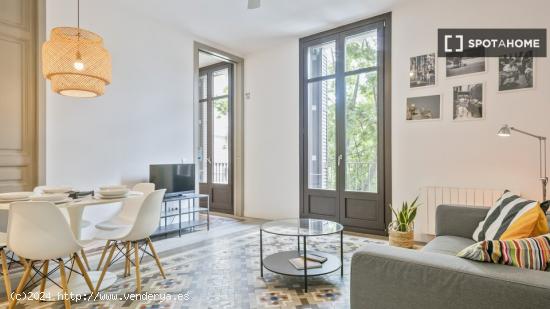 Habitación doble con balcón en piso compartido en Barcelona - BARCELONA