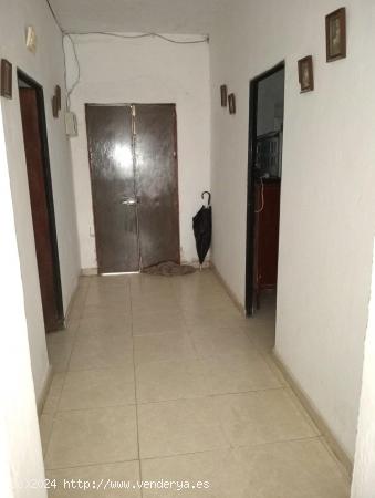 OPORTUNIDAD DE CASA PARA REFORMAR EN GUILLENA, SEVILLA. - SEVILLA