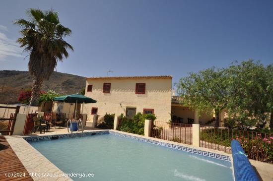 Se Vende en Hondon de las Nieves - ALICANTE