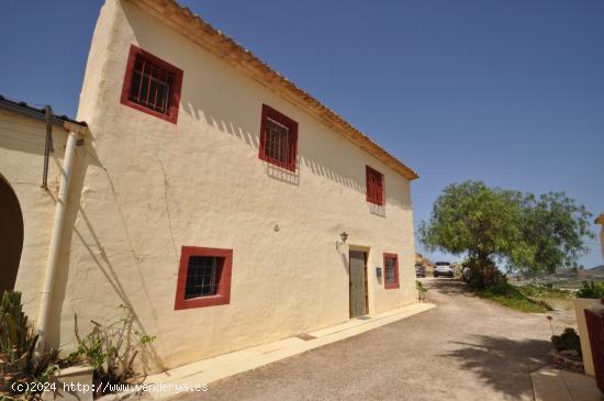 Se Vende en Hondon de las Nieves - ALICANTE