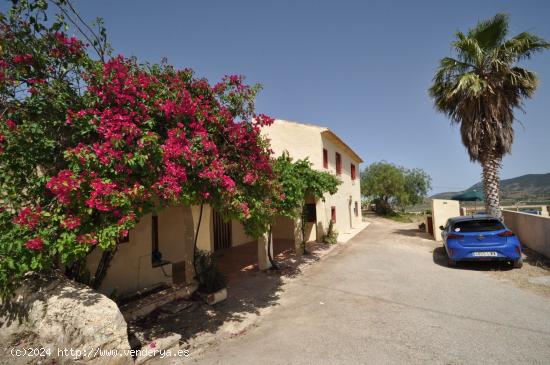 Se Vende en Hondon de las Nieves - ALICANTE